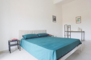 Bright Apartment near the sea with parking